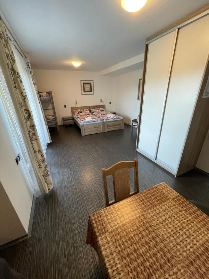 Appartement Maxovo Kralovstvi à Rovensko pod Troskami Extérieur photo