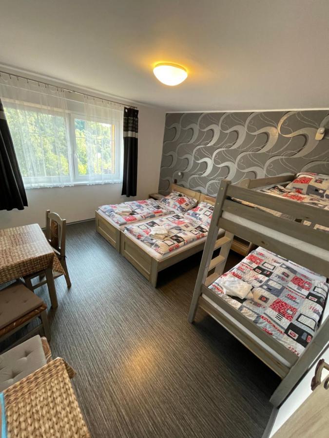 Appartement Maxovo Kralovstvi à Rovensko pod Troskami Extérieur photo