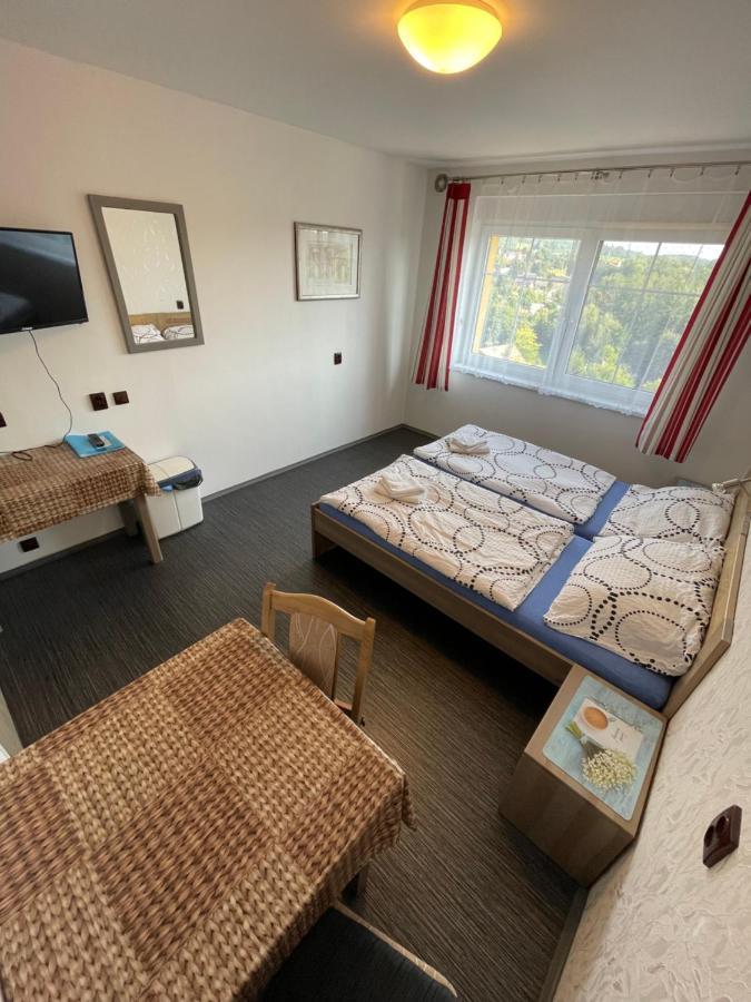 Appartement Maxovo Kralovstvi à Rovensko pod Troskami Extérieur photo