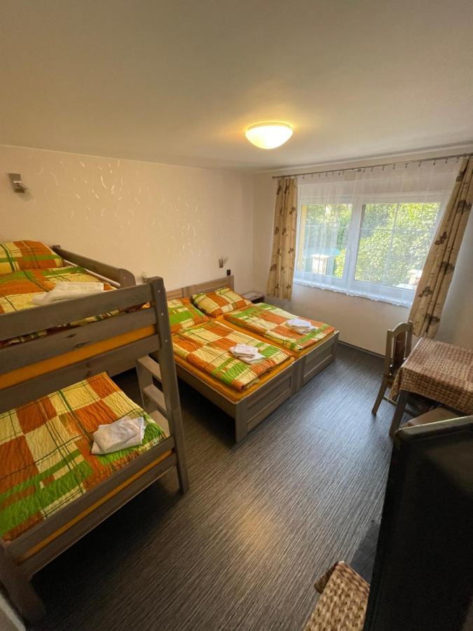 Appartement Maxovo Kralovstvi à Rovensko pod Troskami Extérieur photo