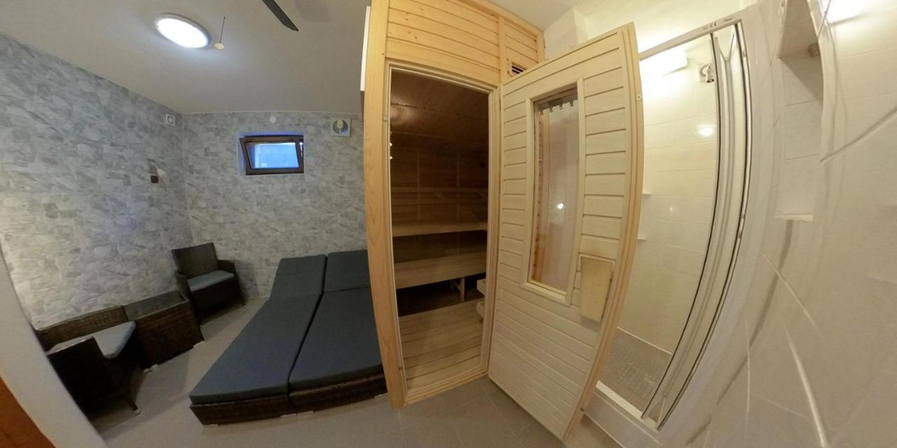 Appartement Maxovo Kralovstvi à Rovensko pod Troskami Extérieur photo