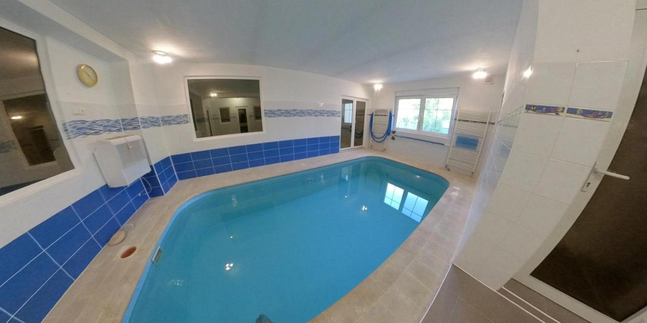 Appartement Maxovo Kralovstvi à Rovensko pod Troskami Extérieur photo