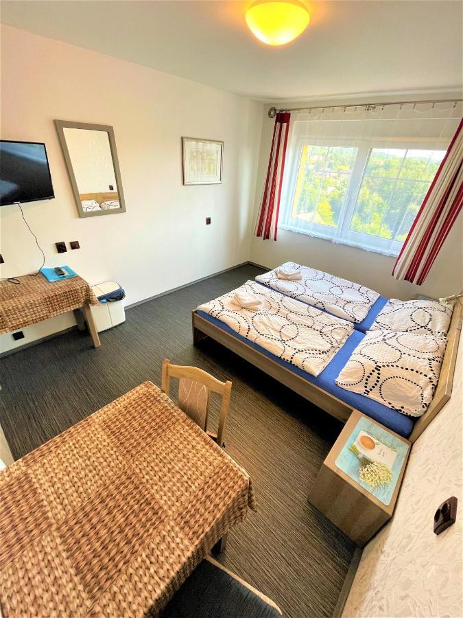 Appartement Maxovo Kralovstvi à Rovensko pod Troskami Extérieur photo