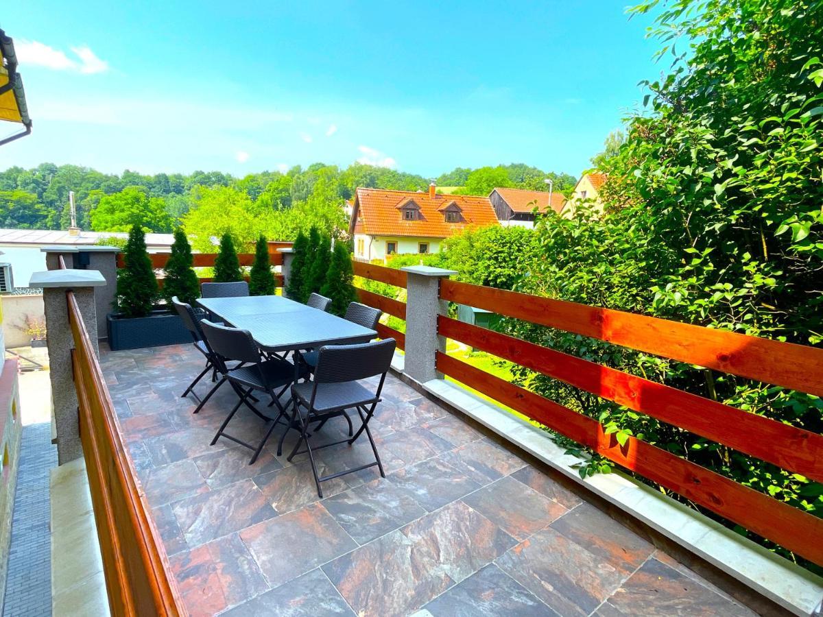 Appartement Maxovo Kralovstvi à Rovensko pod Troskami Extérieur photo