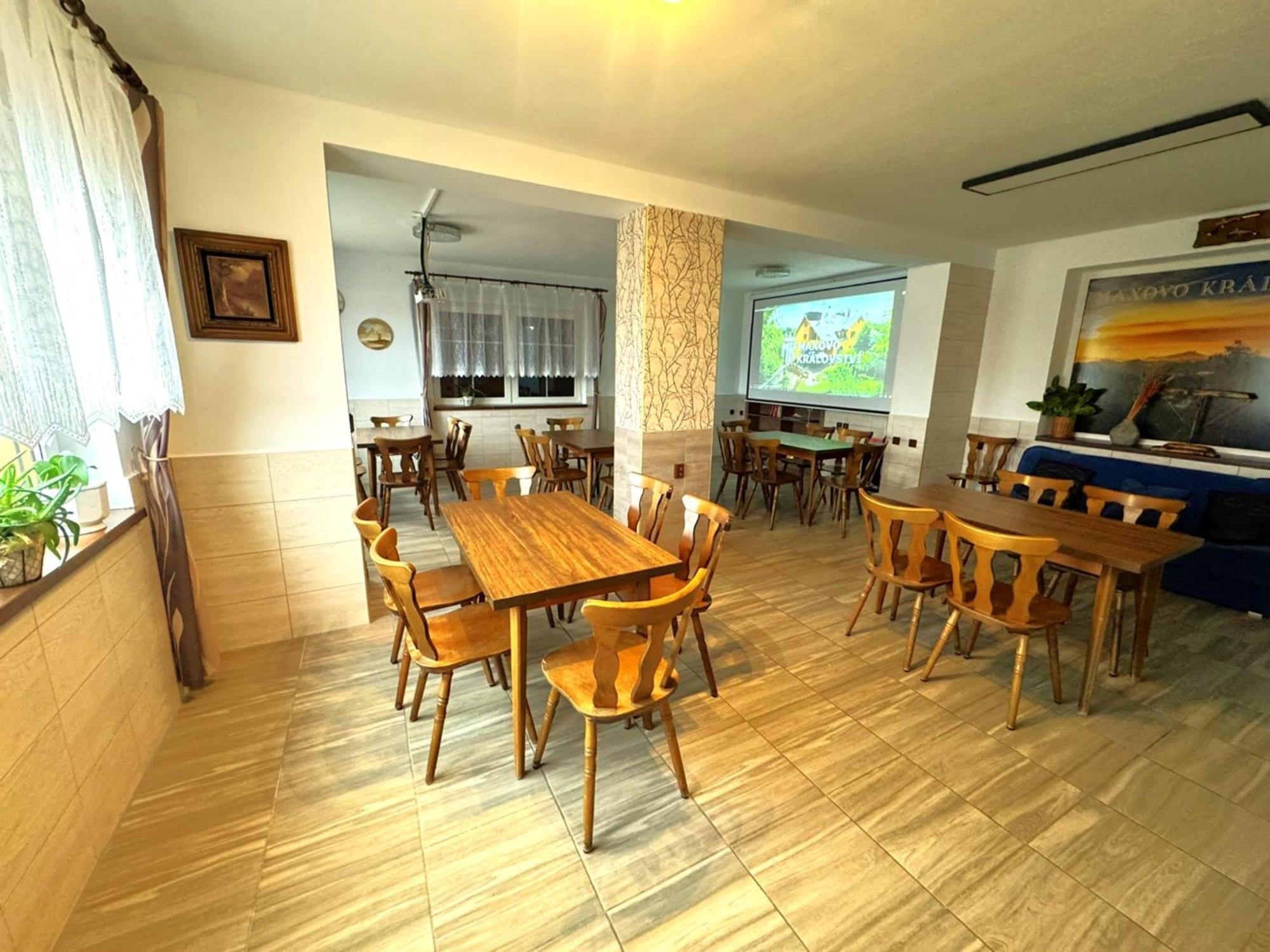 Appartement Maxovo Kralovstvi à Rovensko pod Troskami Extérieur photo