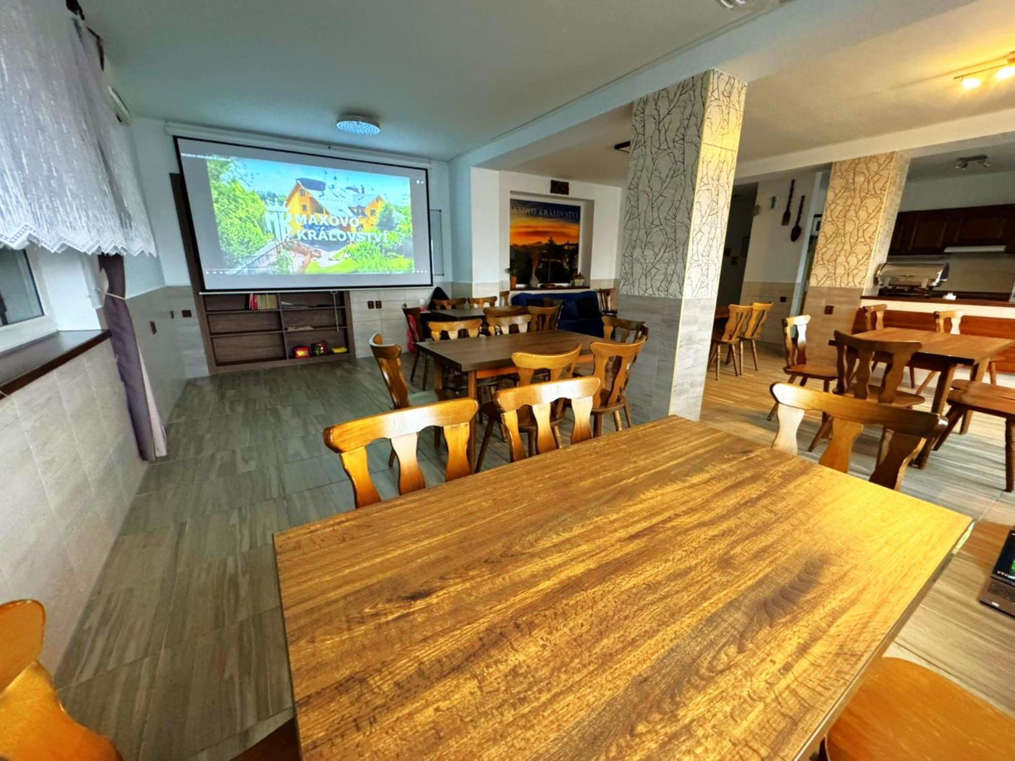 Appartement Maxovo Kralovstvi à Rovensko pod Troskami Extérieur photo